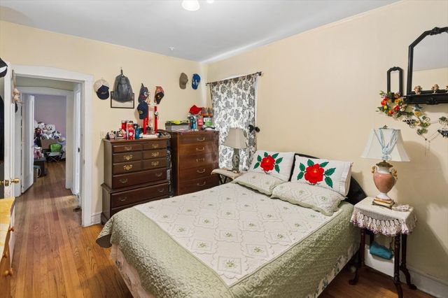 6630 N Maplewood Avenue, Chicago, IL 60645