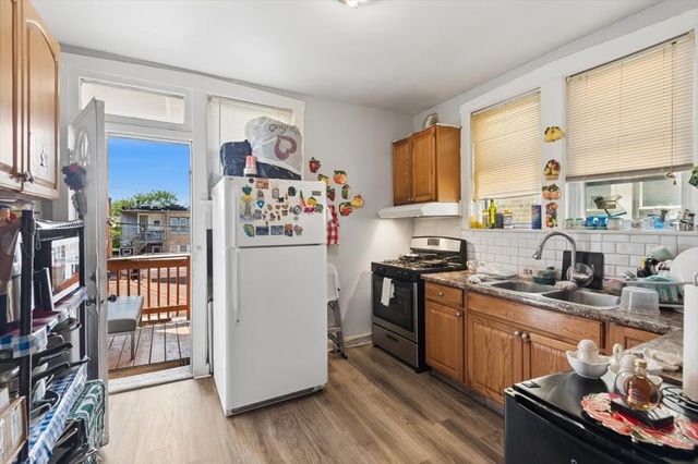 6630 N Maplewood Avenue, Chicago, IL 60645