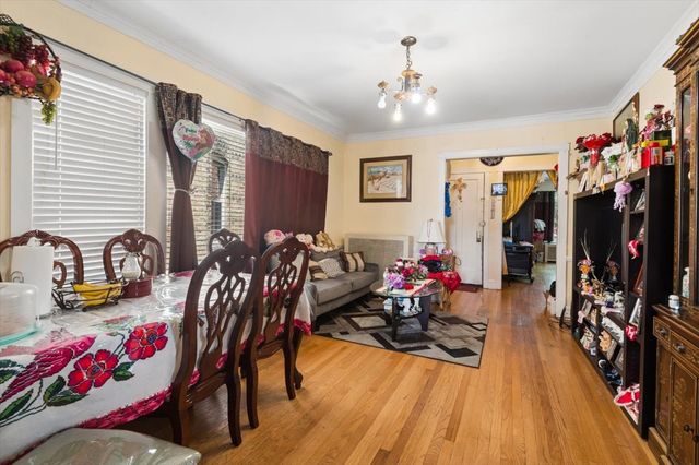 6630 N Maplewood Avenue, Chicago, IL 60645