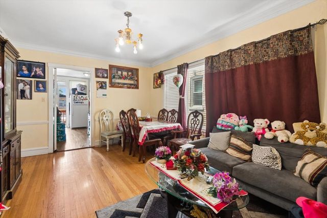 6630 N Maplewood Avenue, Chicago, IL 60645