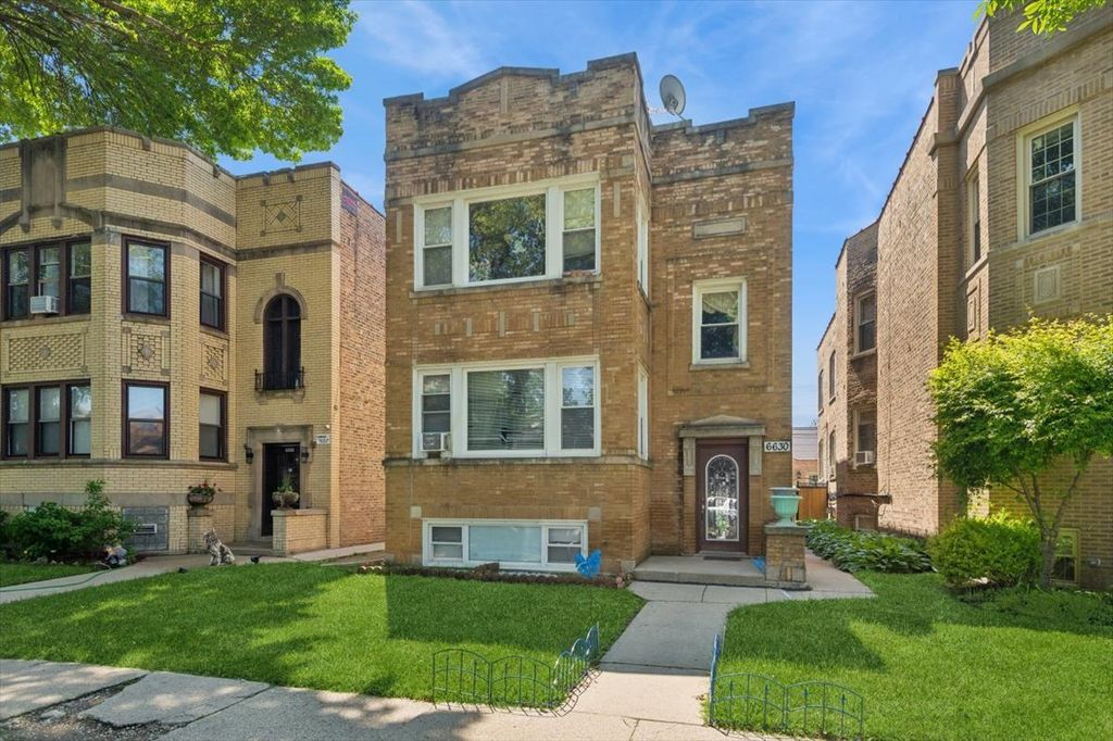 6630 N Maplewood Avenue, Chicago, IL 60645