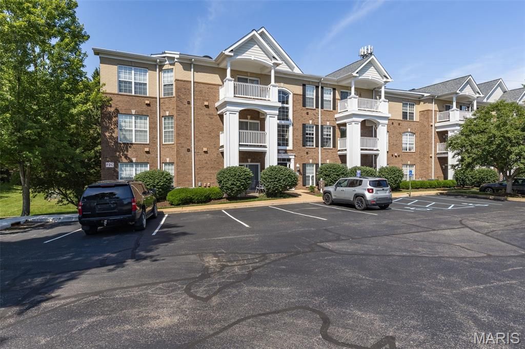 13115 Mill Crossing Court 205, St Louis, MO 63141