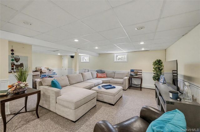 9 Boxwood Drive, Kings Park, NY 11754