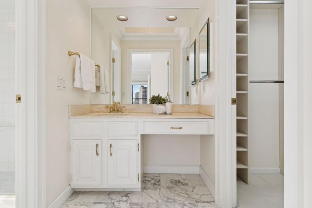 1201 Yale Place 1608, Minneapolis, MN 55403