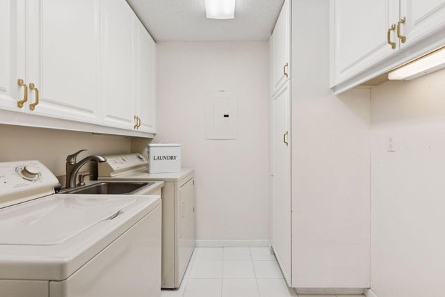 1201 Yale Place 1608, Minneapolis, MN 55403