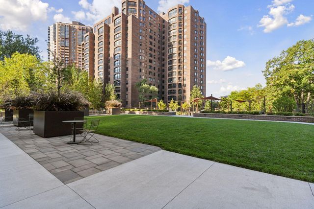 1201 Yale Place 1608, Minneapolis, MN 55403