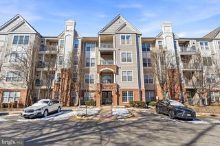 3015 NICOSH CIR #2201, Falls Church, VA 22042