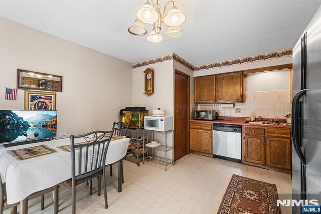 43 Normandy Place 41, Irvington, NJ 07111