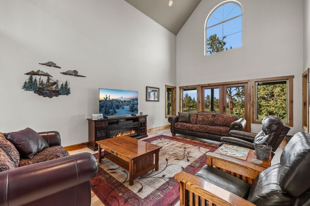 4690 W Antler Avenue, Redmond, OR 97756