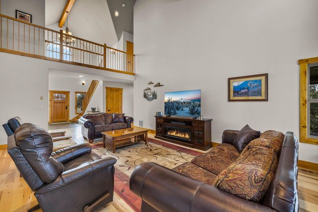 4690 W Antler Avenue, Redmond, OR 97756