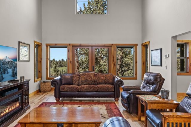 4690 W Antler Avenue, Redmond, OR 97756