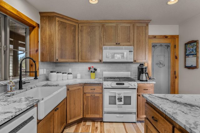 4690 W Antler Avenue, Redmond, OR 97756