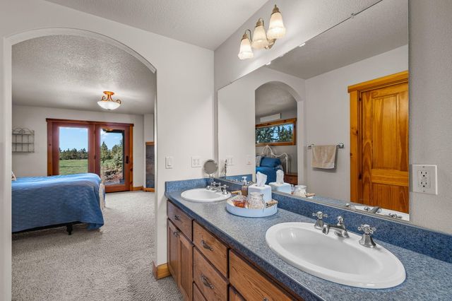 4690 W Antler Avenue, Redmond, OR 97756