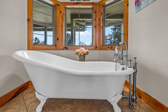 4690 W Antler Avenue, Redmond, OR 97756