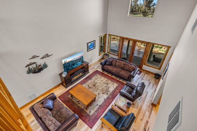 4690 W Antler Avenue, Redmond, OR 97756