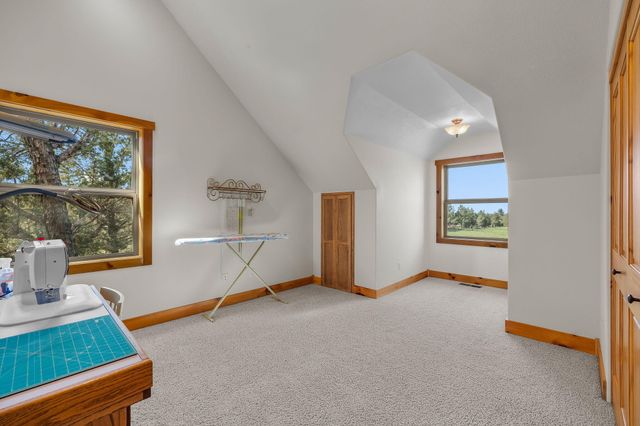 4690 W Antler Avenue, Redmond, OR 97756