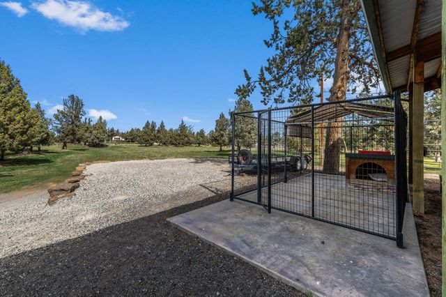 4690 W Antler Avenue, Redmond, OR 97756