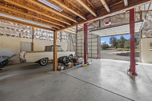 4690 W Antler Avenue, Redmond, OR 97756