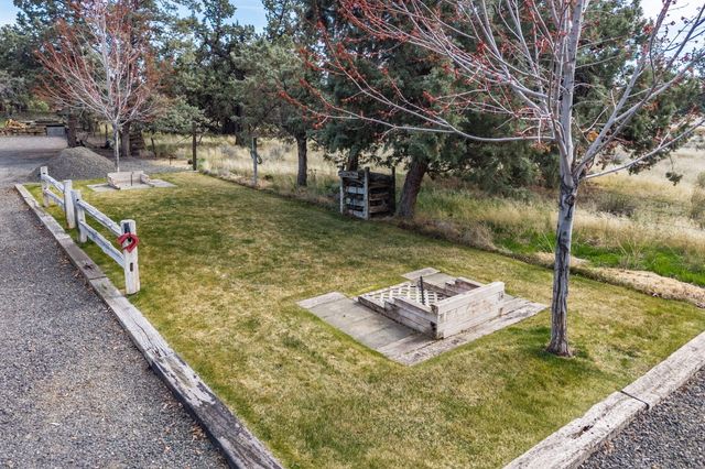 4690 W Antler Avenue, Redmond, OR 97756