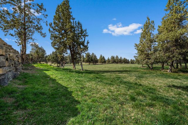 4690 W Antler Avenue, Redmond, OR 97756