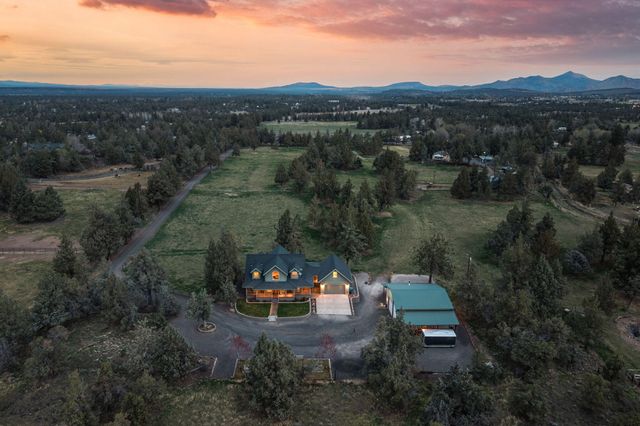 4690 W Antler Avenue, Redmond, OR 97756