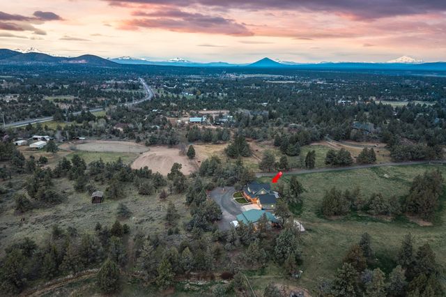 4690 W Antler Avenue, Redmond, OR 97756