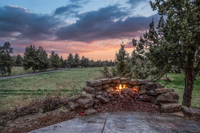 4690 W Antler Avenue, Redmond, OR 97756