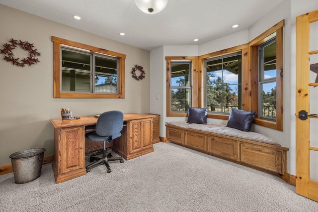 4690 W Antler Avenue, Redmond, OR 97756