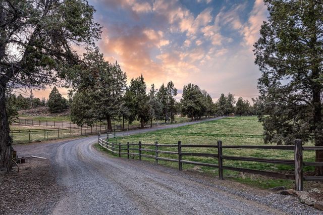 4690 W Antler Avenue, Redmond, OR 97756