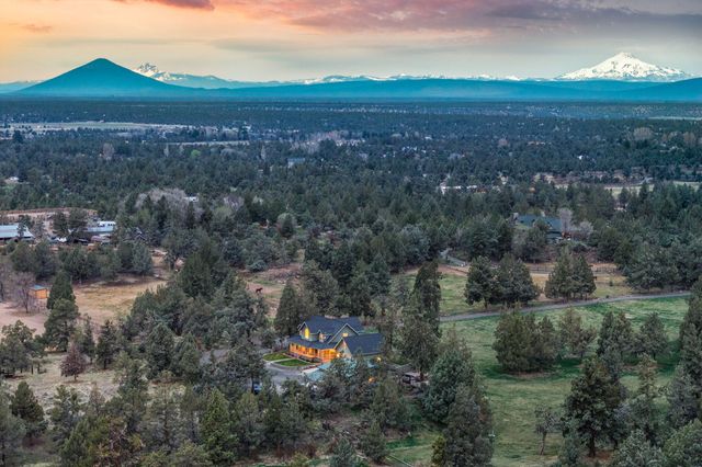 4690 W Antler Avenue, Redmond, OR 97756