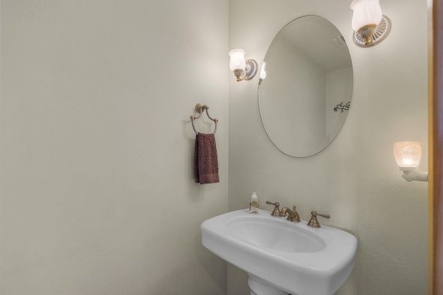 4690 W Antler Avenue, Redmond, OR 97756