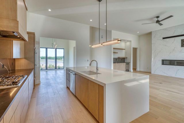 126 Via Roma CT, Horseshoe Bay, TX 78657