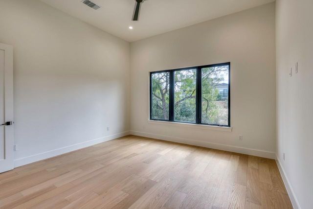 126 Via Roma CT, Horseshoe Bay, TX 78657