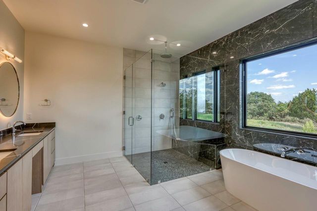 126 Via Roma CT, Horseshoe Bay, TX 78657