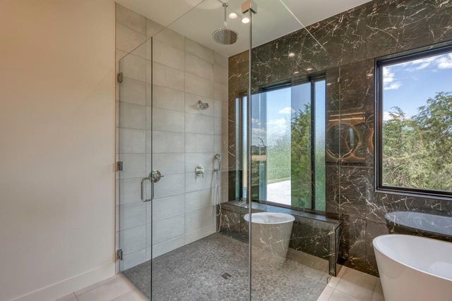 126 Via Roma CT, Horseshoe Bay, TX 78657