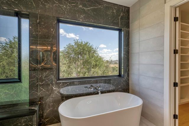126 Via Roma CT, Horseshoe Bay, TX 78657