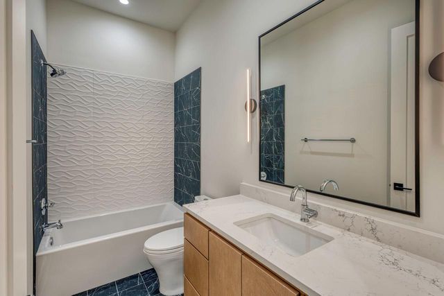 126 Via Roma CT, Horseshoe Bay, TX 78657