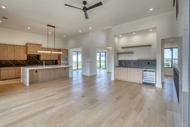126 Via Roma CT, Horseshoe Bay, TX 78657