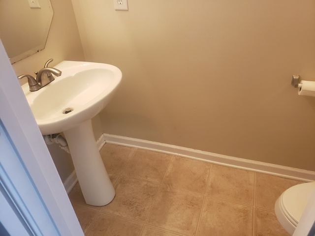 1008 Arlene Dr, La Vergne, TN 37086
