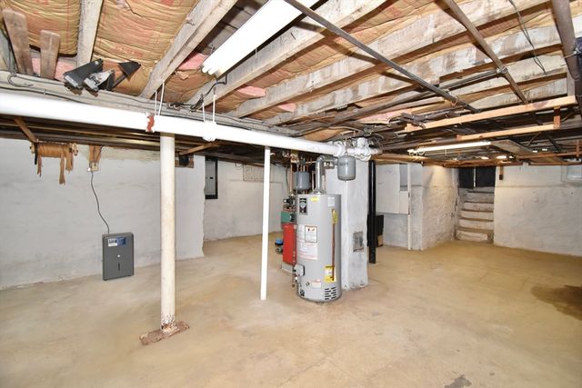 23 Bemis St, Chicopee, MA 01013