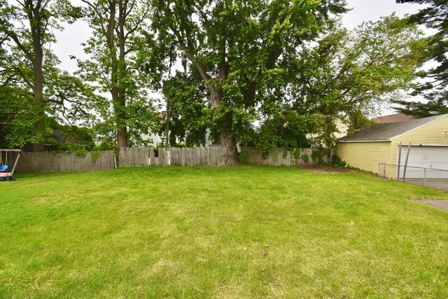 23 Bemis St, Chicopee, MA 01013