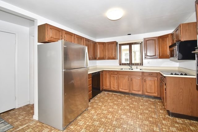 23 Bemis St, Chicopee, MA 01013