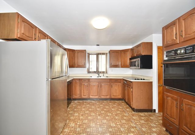 23 Bemis St, Chicopee, MA 01013