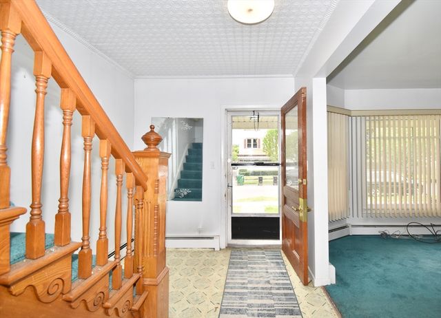 23 Bemis St, Chicopee, MA 01013