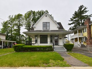 23 Bemis St, Chicopee, MA 01013