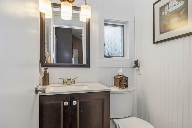 25 Whitney Pond Rd, Groton, MA 01450