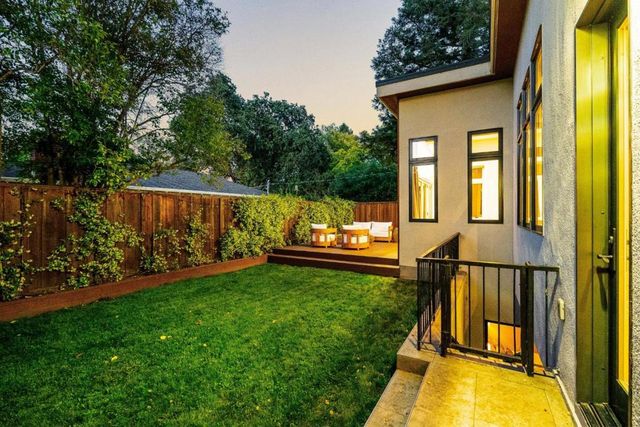3751 El Centro Street, Palo Alto, CA 94306