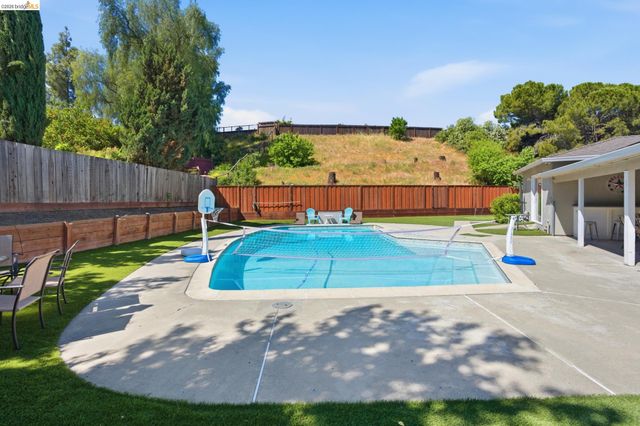 1004 Thomas Ct, Antioch, CA 94509