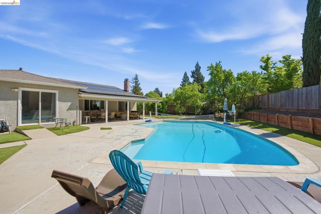 1004 Thomas Ct, Antioch, CA 94509