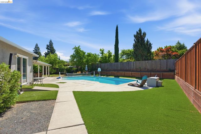 1004 Thomas Ct, Antioch, CA 94509